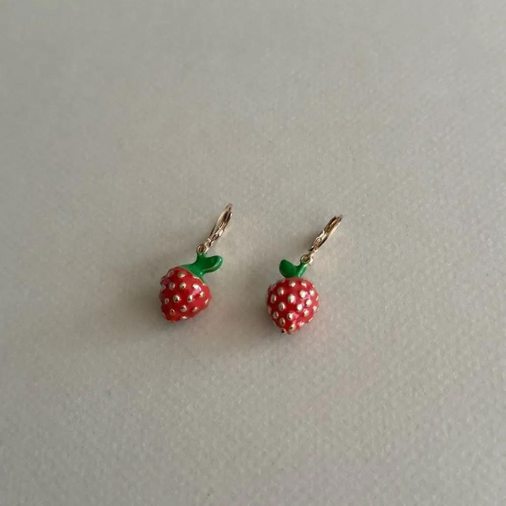 Strawberry hoop Earrings N1964